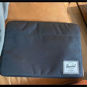 Herschel Supple 15 inch laptop case